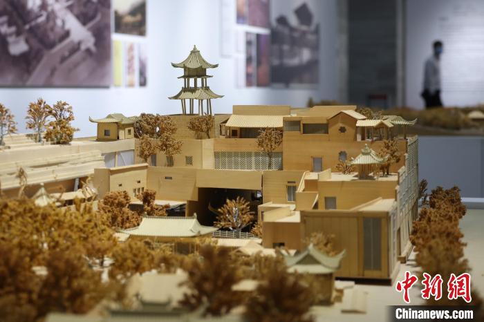 2003年，八十多岁的吴良镛受家乡南京的邀请，主持设计了南京江宁织造博物馆。　泱波 摄