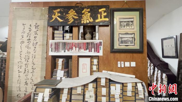 账册、器物、文献、汇票等各类晋商实物遗存,展示了山西商人资本累积和发展的全过程。 张立程 摄 账册、器物、文献、汇票等各类晋商实物遗存,展示了山西商人资本累积和发展的全过程。 张立程 摄