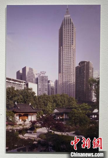在城市中心、高楼大厦之间的精致园林盆景，是吴良镛先生年迈之年献给家乡的一座梦中红楼。　申冉 摄