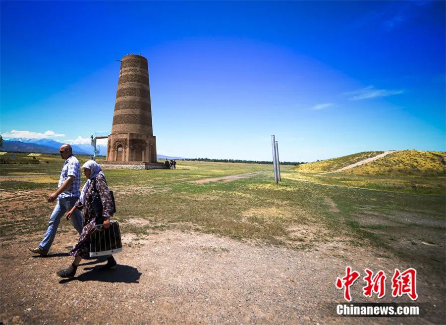 丝绸之路遗迹布拉纳遗址又称巴拉沙衮城，位于吉尔吉斯斯坦第三大城市托克马克城，建于公元10世纪，是古丝绸之路上重要的商贸中心。<a target='_blank' href='/'>中新社</a>记者 刘新 摄