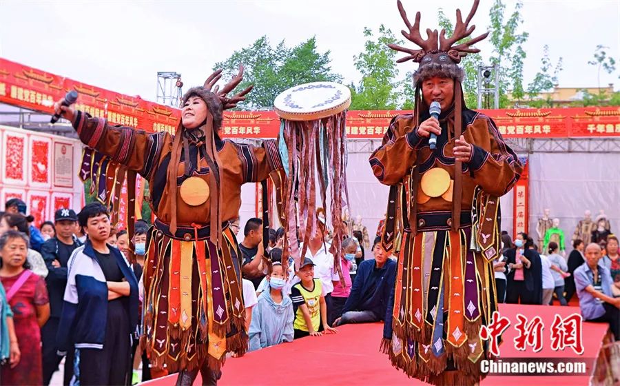 赫哲族的讲唱表演。<a target='_blank' href='/'>中新社</a>记者 孙汉仑 摄
