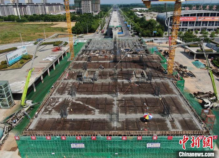 滁宁城际铁路二期工程最大车站站厅层完成浇筑 许无疾 摄