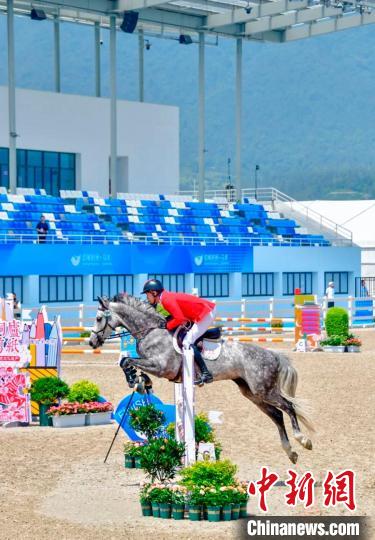 2022年桐庐马术三项赛邀请赛比赛现场。 黄强 摄 2022年桐庐马术三项赛邀请赛比赛现场。 黄强 摄