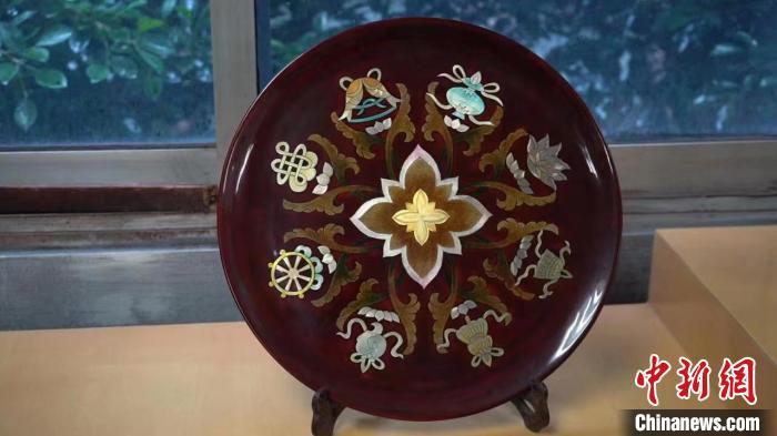 尹利萍制作的漆器。　何芦恒 摄