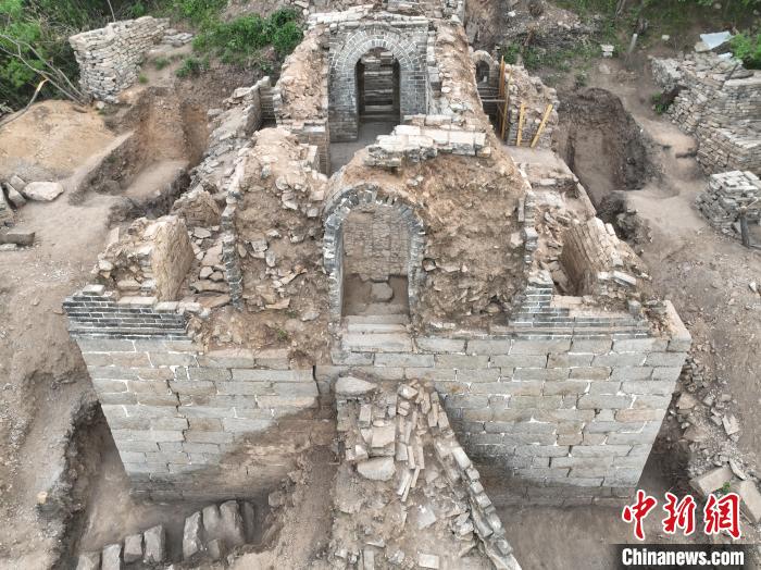 图为延庆区大庄科段长城4号敌台考古后(东向西)。 北京市文物局供图 图为延庆区大庄科段长城4号敌台考古后(东向西)。 北京市文物局供图
