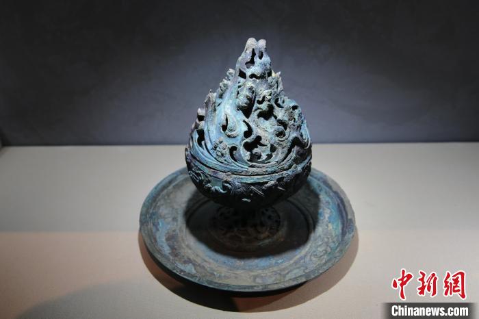 图为青铜博山炉。 张远 摄 图为青铜博山炉。 张远 摄