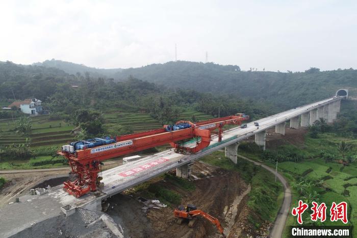 图为箱梁架设完成。(航拍照片) 王增堃 摄
