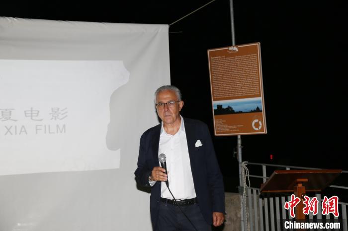 福里奥市政府文化旅游局长乔瓦尼？马塔雷塞(Giovanni Matarese)致欢迎辞。　欧洲时报记者张锐 摄