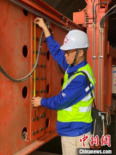 图为薛欣程工作照。　中铁一局供图