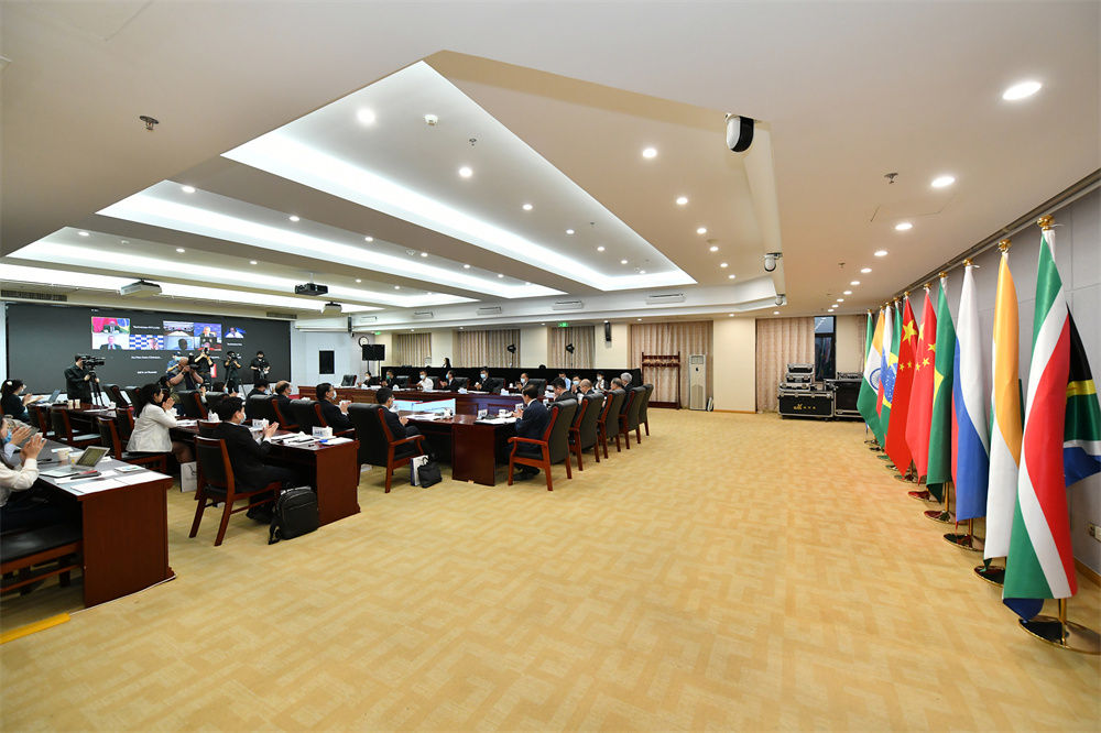 金砖国家可持续发展大数据论坛以线上和线下相结合的方式在北京举行(4月26日摄)。新华社记者 李鑫 摄 金砖国家可持续发展大数据论坛以线上和线下相结合的方式在北京举行(4月26日摄)。新华社记者 李鑫 摄