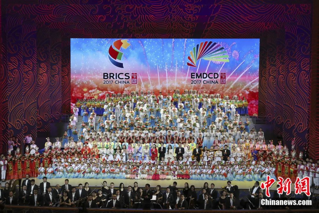 2017年,福建厦门,金砖国家领导人第九次会晤文艺晚会《扬帆未来》。<a target='_blank' href='/'>中新社</a>记者 盛佳鹏 摄
2017年,福建厦门,金砖国家领导人第九次会晤文艺晚会《扬帆未来》。<a target='_blank' href='/'>中新社</a>记者 盛佳鹏 摄