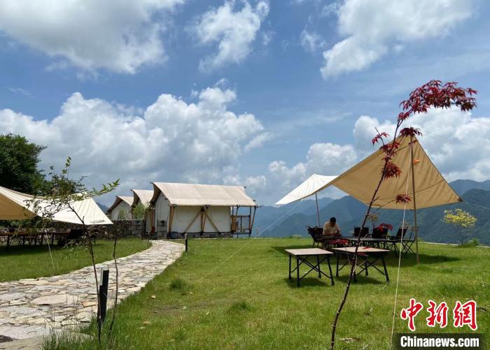 丽水青田吴畲村露营基地 项菁 摄