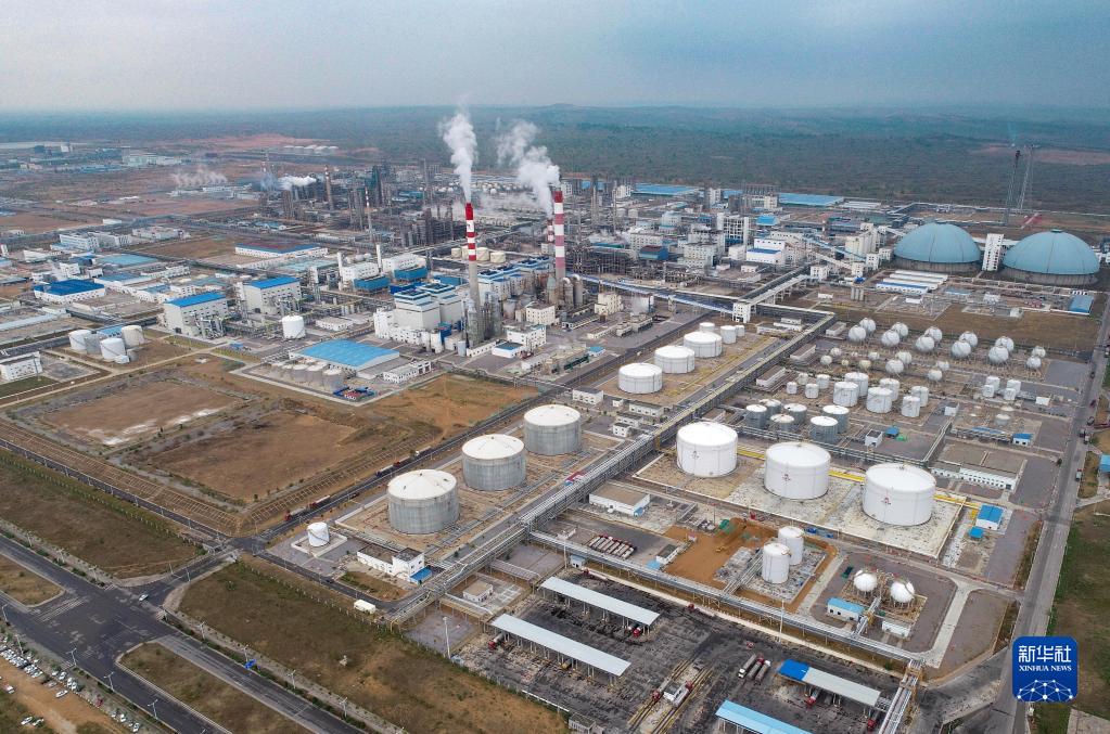 这是2021年8月12日拍摄的国家能源集团榆林化工有限公司(无人机照片)。 新华社记者 张博文 摄 这是2021年8月12日拍摄的国家能源集团榆林化工有限公司(无人机照片)。 新华社记者 张博文 摄