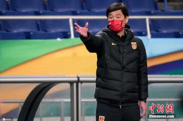 北京时间1月27日晚，在世预赛12强赛中，国足客场0:2不敌日本，基本宣告无缘世界杯。输给日本后，国足12强赛7战1胜2平4负，积5分。在稍早结束的同组比赛中，小组第3的澳大利亚4:0战胜越南，领先国足9分，且净胜球、进球数等方面也占据很大优势。图片来源：ICphoto