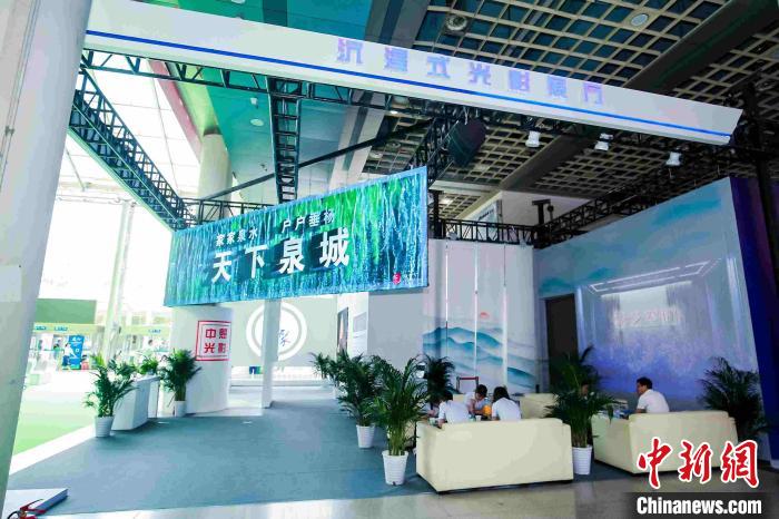 文旅企业参展第二届山东国际精品旅游产业博览会。　孙婷婷 摄