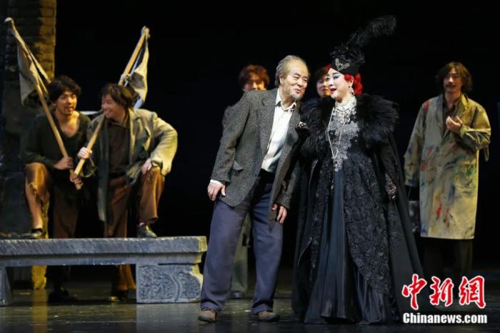 2017年10月，由蓝天野执导的《贵妇还乡》在首都剧场上演，陈小艺、濮存昕领衔演出。<a target='_blank' href='/'>中新社</a>记者 富田 摄

