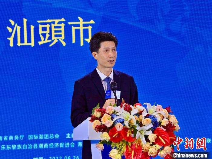 汕头市委书记温湛滨在申办陈述中指出，汕头将办一场合作共赢的经济盛会。　柯晓 摄