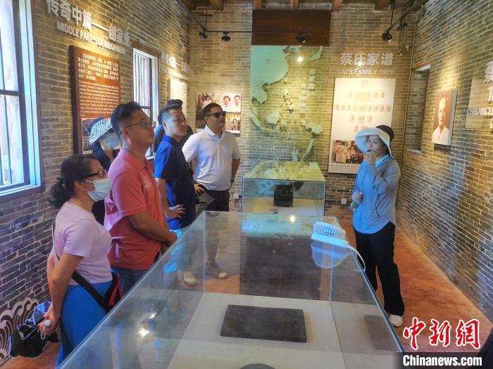 台青参访琼海市博鳌镇留客村。 付强 摄 台青参访琼海市博鳌镇留客村。 付强 摄