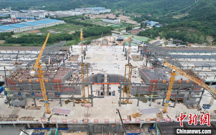 江阴站是南沿江城际铁路最大的站房,由中铁建工集团施工。 夏忠兴 摄 江阴站是南沿江城际铁路最大的站房,由中铁建工集团施工。 夏忠兴 摄