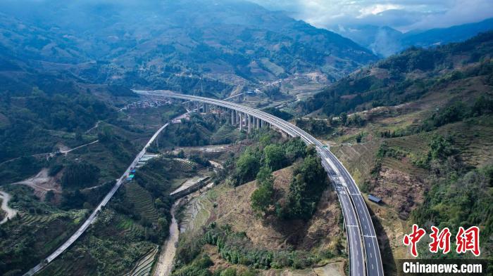 图为云南蔓金高速公路。　云南建投集团供图