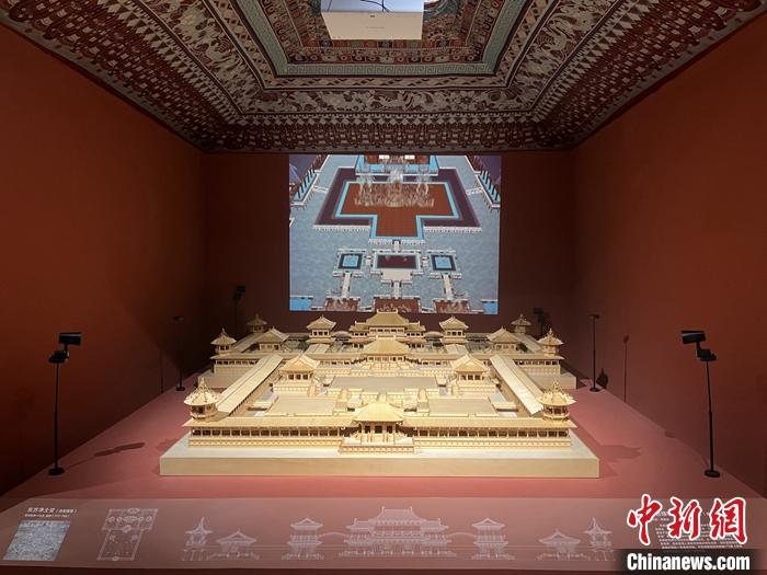 资料图为被“复活”的敦煌壁画中的古建筑。<a target='_blank' href='/'>中新社</a>发 付华林 摄