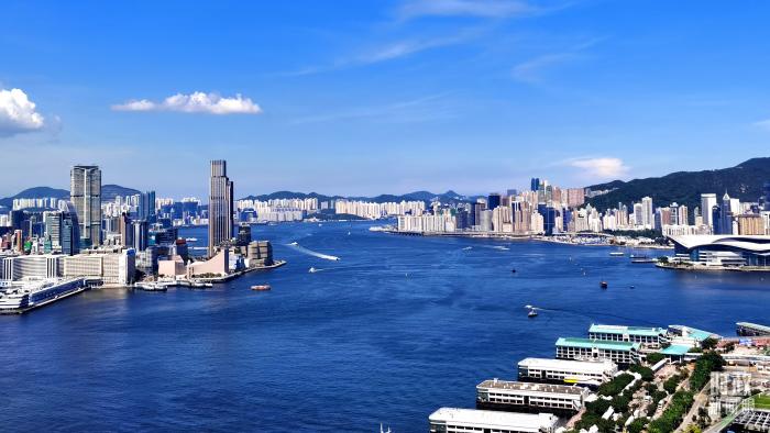 △晴日的香港,水天一色。(总台央视记者曹亚星拍摄) △晴日的香港,水天一色。(总台央视记者曹亚星拍摄)