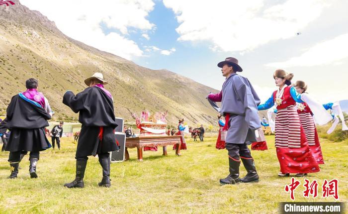 资料图为2021年第五届古荣糌粑文化节活动现场 堆龙德庆区人民政府供图 资料图为2021年第五届古荣糌粑文化节活动现场 堆龙德庆区人民政府供图