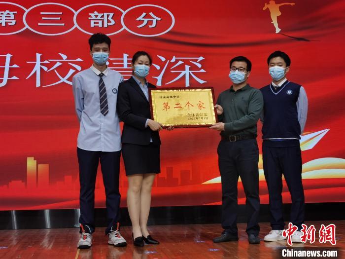 毕业典礼现场。　朱群兰 供图