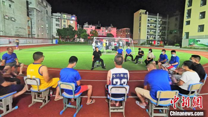 屏南县党员突击队成立临时党委,安排部署各项工作。 陆霜华 摄 屏南县党员突击队成立临时党委,安排部署各项工作。 陆霜华 摄