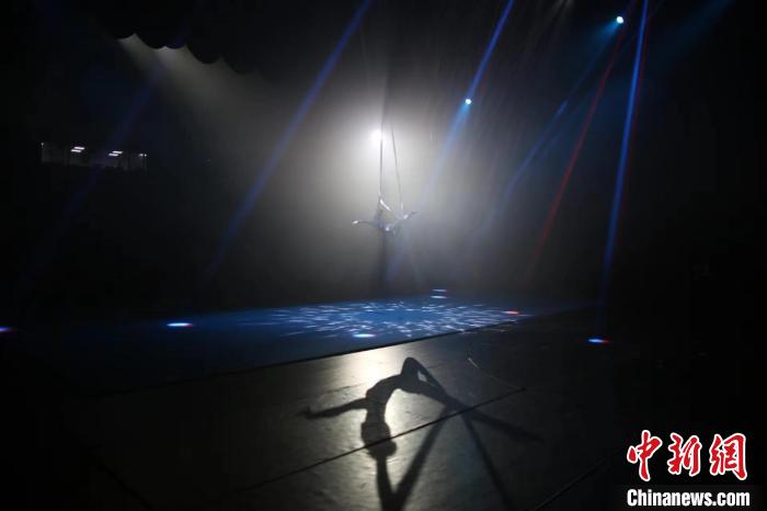 图为选手在比赛中 佟郁 摄