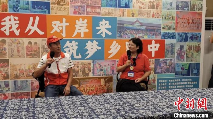 图为周文考(左)和社造员王嘉麟(右)进行“筑梦”分享, 叶艺琳 摄 图为周文考(左)和社造员王嘉麟(右)进行“筑梦”分享, 叶艺琳 摄