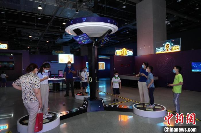 中国科技馆推出“Hz行动——无线电主题打卡闯关特展”。　中国科技馆 供图